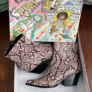 Nwt Jeffrey Campbell Kelam Snake-Embossed Boo